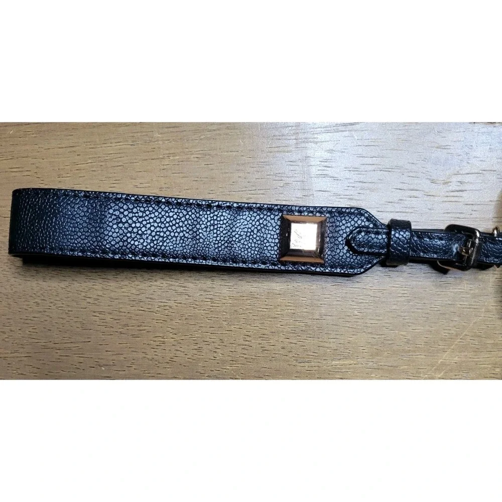 Stella & Dot Avalon envelope clutch wristlet in black with gold metal‎ accents